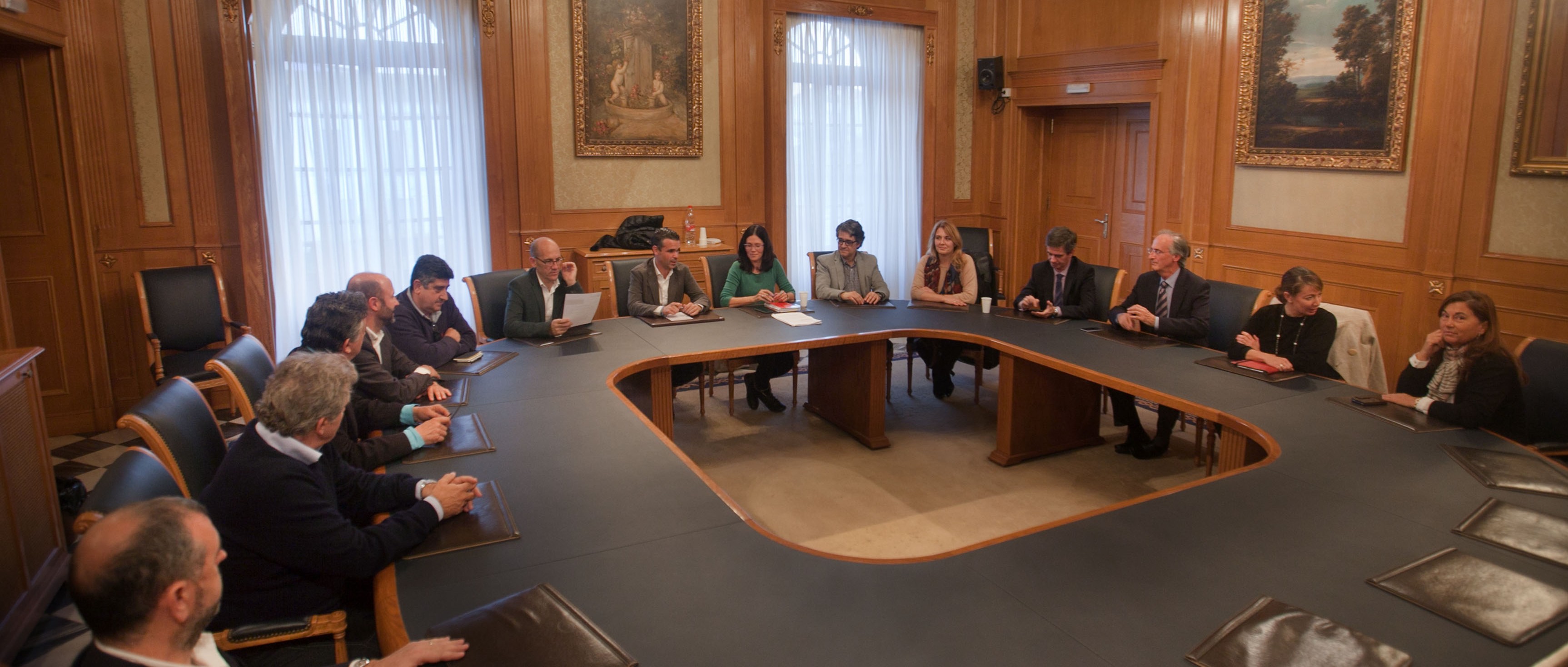 Bernal se reúne con los empresarios para impulsar Puerto Banús